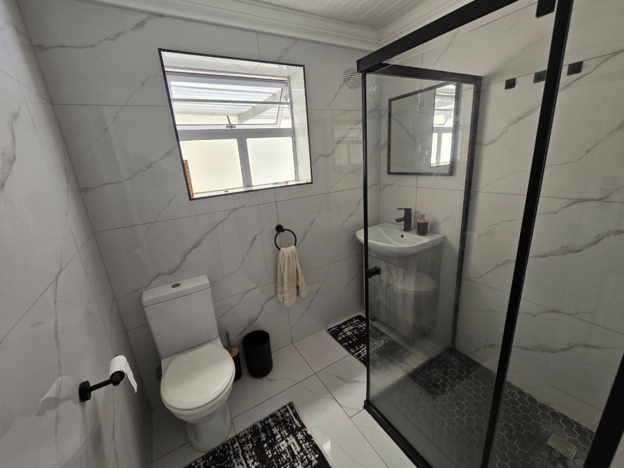 5 Bedroom Property for Sale in Portlands Western Cape